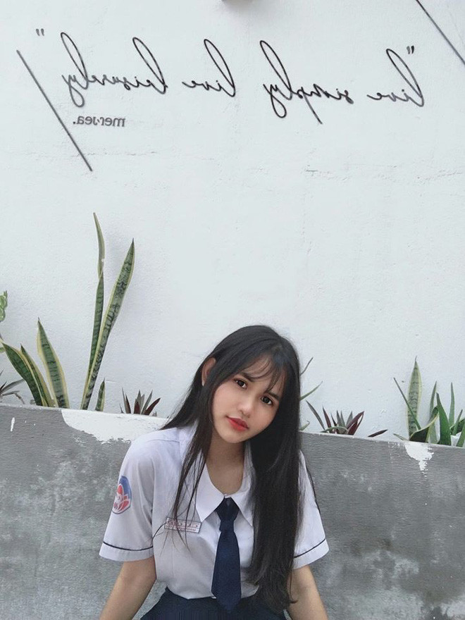 Bên cạnh việc ăn uống điều độ, cô nàng còn học nhảy, học bơi. Sau khi giảm cân thành công, Hạnh cho biết cô nàng như được sinh ra một lần nữa. Cũng không ai dám gọi cô nàng bằng những biệt danh khó nghe nữa. Những hoạt động văn nghệ, MC ở trường hot girl 10x tưởng chừng không bao giờ có cơ hội tham gia thì nay giúp cô toả sáng.