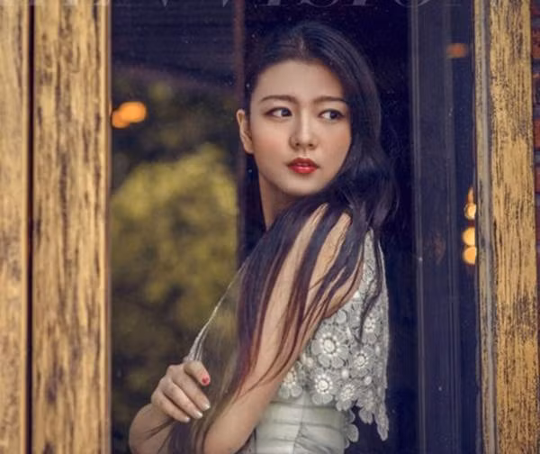 Hiện nay, với những danh hiệu mà mình đạt được, lợi thế ngoại hình xinh đẹp cùng chiều cao khủng 1m76 và tuổi trẻ nhiệt huyết, tương lai của Uyển Trữ chỉ có thể hình dung sẽ ngày càng bay cao, bay xa.