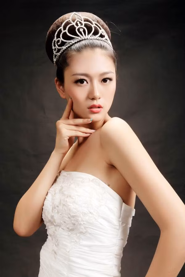 Những hình ảnh xinh đẹp long lanh của cô nàng được cộng đồng mạng liên tục chia sẻ và nhận được bình luận tích cực.