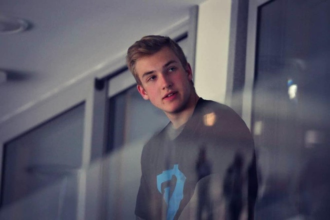 Bên cạnh đó, dân mạng cũng tìm kiếm tài khoản cá nhân của Nikolai Lukashenko. Hiện có 2 trang (hơn 51.000 và gần 18.000 follow) đều tự nhận là tài khoản chính thức của Nikolai và đăng tải nhiều hình ảnh về cậu. Tuy nhiên, theo trang TUT.BY, chàng trai sinh năm 2004 không dùng mạng xã hội theo lời khuyên từ cha.