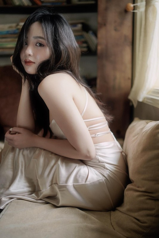 Nhan sắc và body của người đẹp khiến ai nấy đều hết lời trầm trồ trước vẻ đẹp quyến rũ và dễ thương.