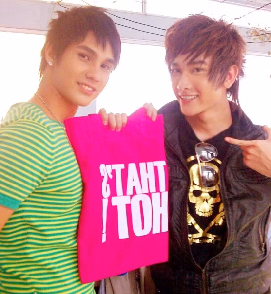 Bên cạnh ngoại hình, hot boy còn được chú ý bởi những scandal không có hồi kết. Từng có thông tin Chan Than San cặp kè với một người mẫu nam Thái Lan. Mặc kệ lời đồn, anh chàng vẫn chăm chỉ đi chụp mẫu ảnh cho tạp chí, trình diễn thời trang.