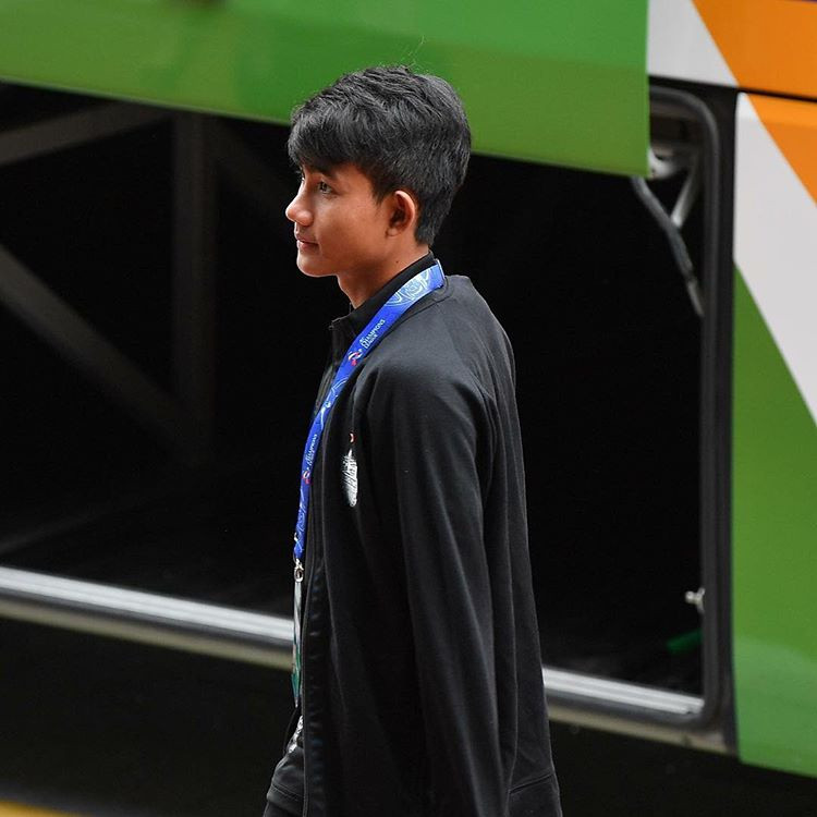 "Tôi chẳng thấy có gì là áp lực khi phải đối đầu Việt Nam, họ đang muốn loại chúng tôi khỏi SEA Games. Về thể lực, đội tuyển U22 Việt Nam đã kiệt sức vì phải đá quá nhiều" - Suphanat tự tin cho biêt.