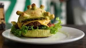 Chiếc bánh hamburger hình virus corona gây ám ảnh cực mạnh. Trông thế này liệu còn ai dám ăn nữa?