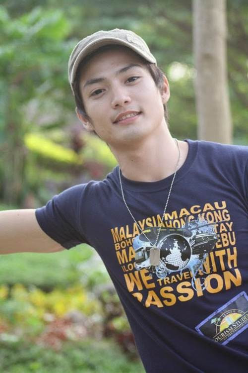 Sau khi bỗng dưng nổi tiếng trên mạng, tài khoản mạng xã hội cá nhân của Christopher Sengseng liên tục nhận được sự quan tâm, hiện số người theo dõi Chris đã lên đến hơn 20.000 người.