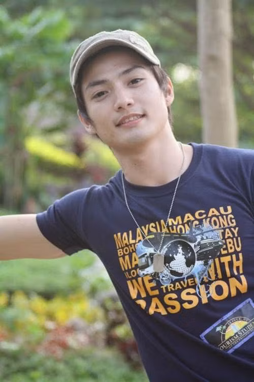 Sau khi bỗng dưng nổi tiếng trên mạng, tài khoản mạng xã hội cá nhân của Christopher Sengseng liên tục nhận được sự quan tâm, hiện số người theo dõi Chris đã lên đến hơn 20.000 người.