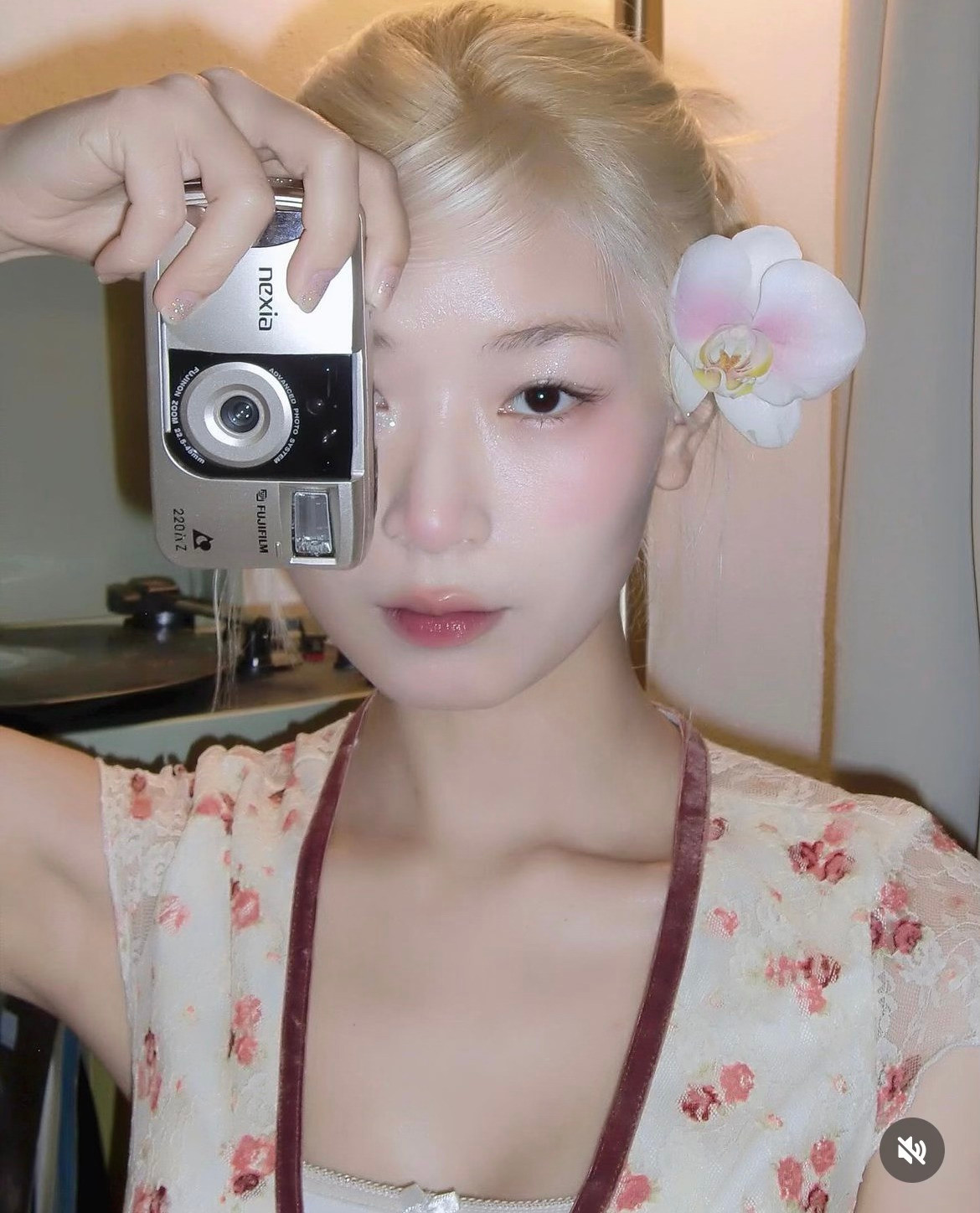 Thạch Trang tên thật là Thạch Nguyễn Phương Trang, sinh năm 1998 và là một du học sinh Đức chuyên ngành Marketing.