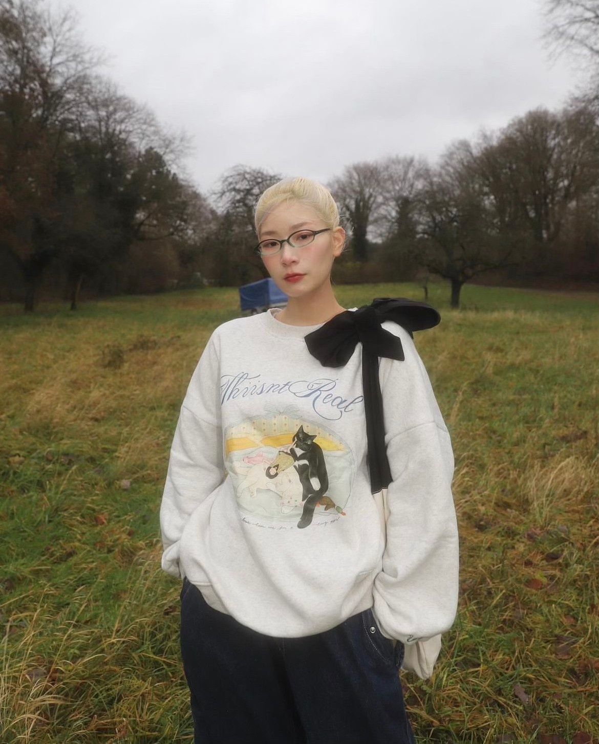 Cô nàng cũng thường chia sẻ những video unbox đồ và phối đồ cực hữu ích.