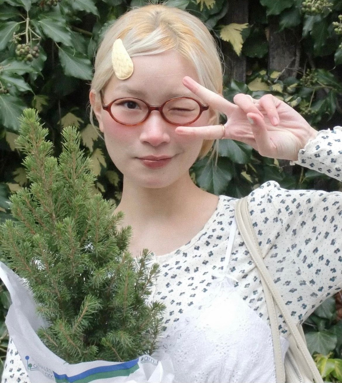 Theo dõi những video đươc đăng tải, Thạch Trang luôn toả ra thứ năng lượng tích cực mà ai cũng cảm thấy dễ chịu, thoải mái khi xem. Cuộc sống của cô nàng YouTuber này cũng ngập tràn những điều thú vị và cách cô nàng tận hưởng mọi thứ với sự vui vẻ, lạc quan làm ai cũng thấy vui lây.