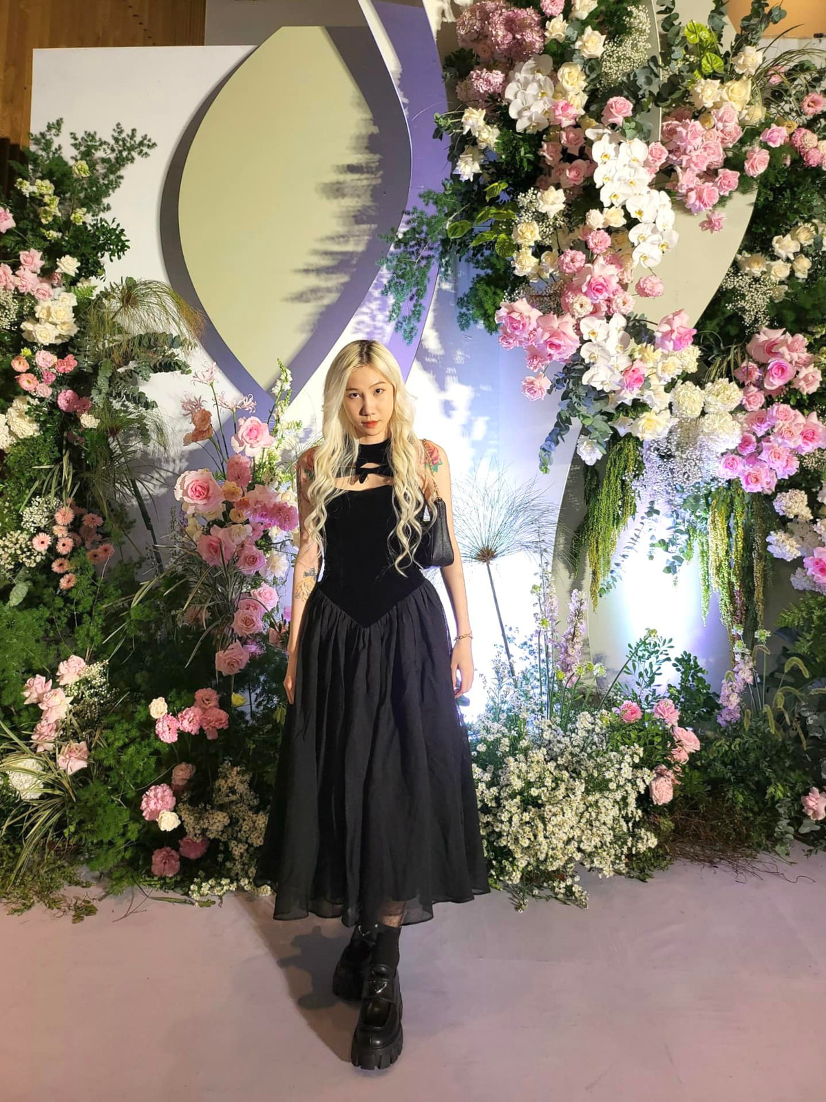 Hiện tại, Fanpage của nữ streamer này có hơn 15 nghìn người theo dõi. Bên cạnh đó cô nàng còn sở hữu một nhóm trên Facebook tên Trại Mèo Ali với 10 nghìn thành viên.