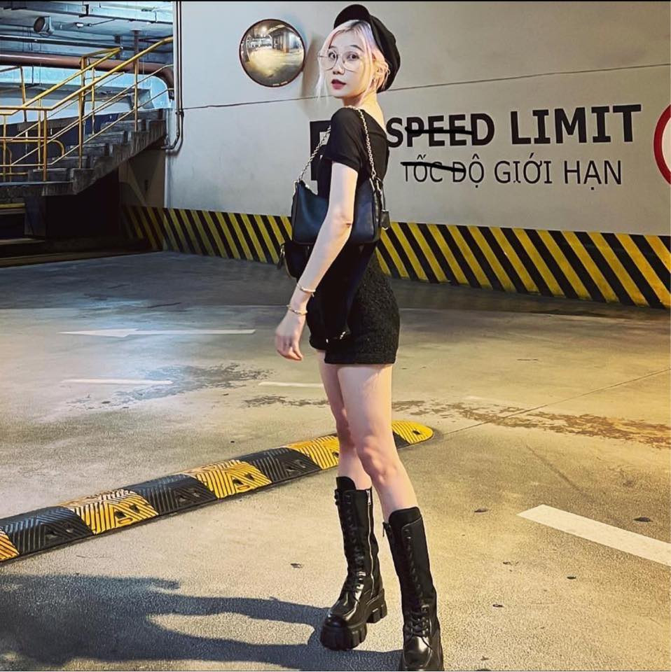 Sự nghiệp của Alicia Meow bắt đầu khi tạo kênh Youtube Alicia Meow vào ngày 15 tháng 4 năm. Cô nàng thường đăng những video highlight PUBG thể hiện kỹ thuật bắn tốt và chính xác.