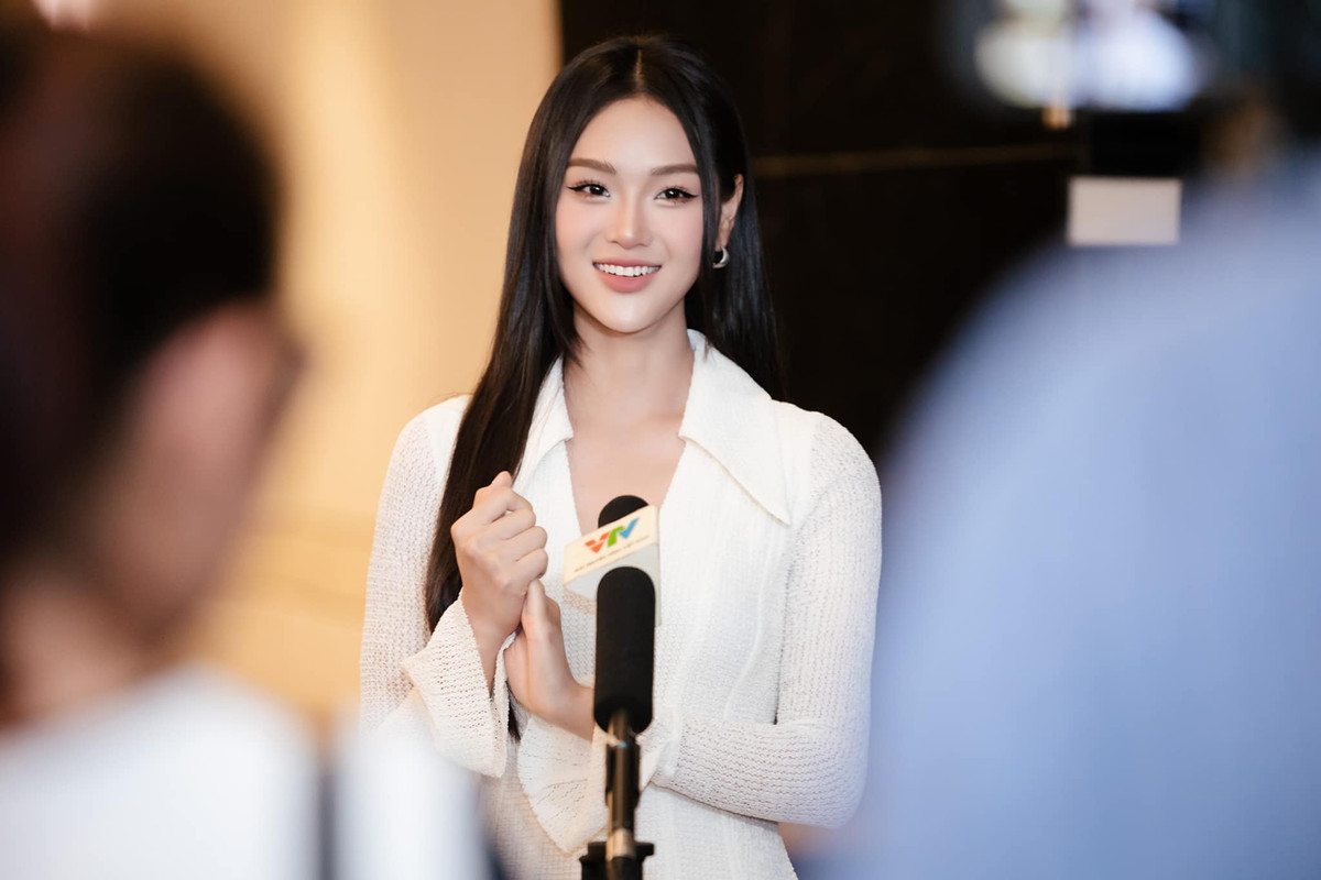 Ngoài diễn xuất, cô nàng vẫn chăm chỉ làm mẫu ảnh cho một số thương hiệu thời trang.