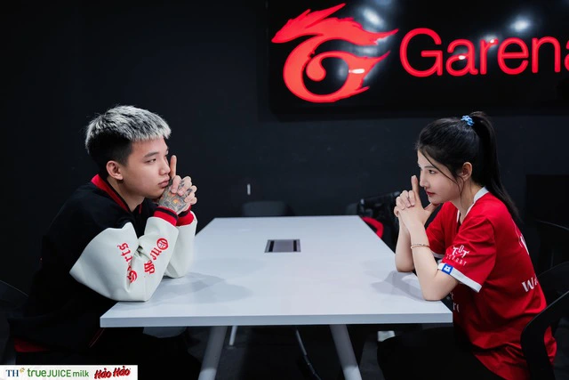 Cô nàng đảm nhiệm vị trí đi đường giữa, đối đầu trực tiếp với đối thủ thuộc đội tuyển 1S bên kia là game thủ Maris.