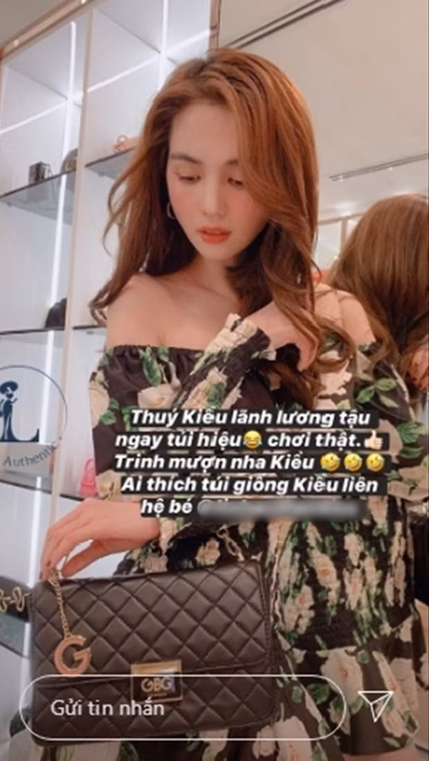 Thông tin xuất hiện khi người mẫu Ngọc Trinh viết vui trên trang cá nhân: "Thuý Kiều lãnh lương tậu ngay túi hiệu, chơi thật. Trinh mượn nha Kiều".