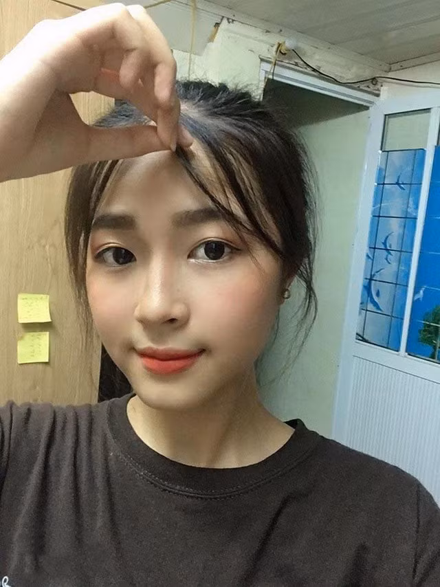 Lân cho biết tự thấy bản thân may mắn khi bên cạnh có những người bạn tốt, sẵn sàng quan tâm, chia sẻ, động viên nhau. Cô nàng cũng chia sẻ được bạn bè nhận xét là mẫu người hoà đồng, thân thiện, biết cảm thông.