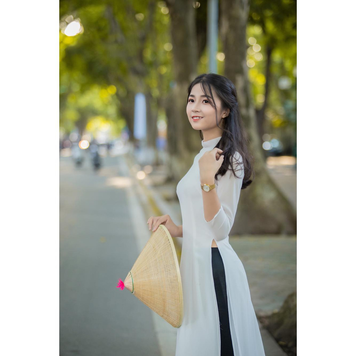 "Hiện tại em đang học cấp 3 nên nhiệm vụ chính của em vẫn là học tập thật tốt, có thể thi đậu trường đại học mình yêu thích và có tương lai ổn định. Em đã đi hơn nửa chặng đường của cấp 3 rồi, và em sẽ cố gắng thật nhiều để đạt được mục tiêu của mình" - Diệp Lân chia sẻ về kế hoạch học tập của bản thân.