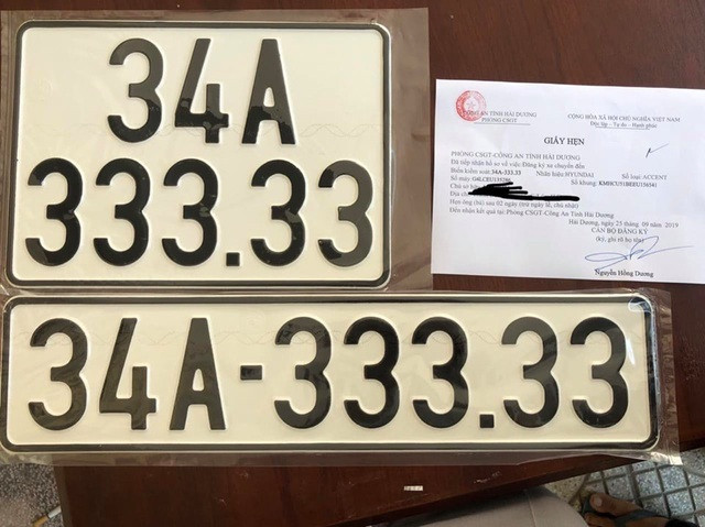 Ngày 25/9, hình ảnh giấy hẹn kèm hình ảnh tấm biển 34A- 333.33 của chủ chiếc Hyundai Accent này được đăng tải trên MXH nhanh chóng gây sự chú ý của những người yêu xe. Ảnh: Nhịp sống kinh tế