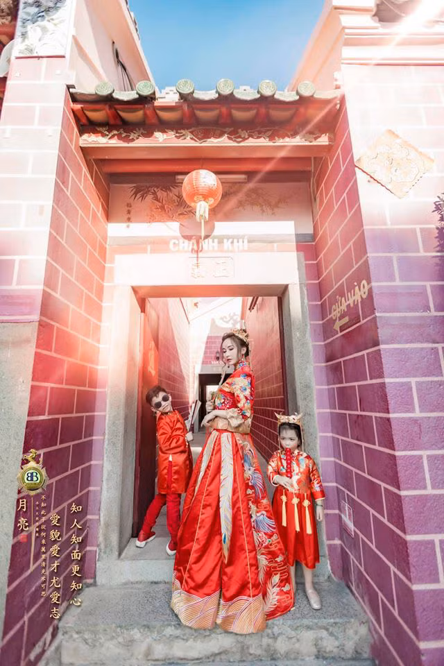 Với việc thích làm lố, tạo nét nên Mina Phạm là cái tên bị nhiều dân mạng không ưa. Cô được cho là thua xa, kém sang hơn hẳn vợ đầu của đại gia Minh Nhựa là Phương Thuý.