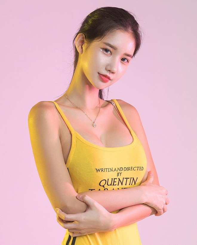 Với lợi thế ngoại hình, DJ Miu cũng là người mẫu nội y và gương mặt quảng cáo cho các nhãn hàng. Mới đây, cô cũng lập kênh vlog để chia sẻ về các hoạt động biểu diễn của mình.