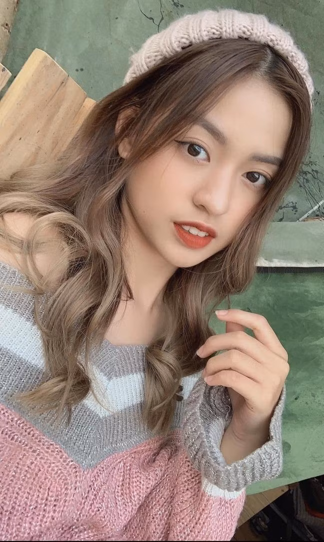 Không ít lần Thanh Tâm đã bị dân mạng “bóc mẽ” sự khác nhau một trời một vực giữa hình ảnh ngoài đời và những tấm hình lung linh trên trang cá nhân.