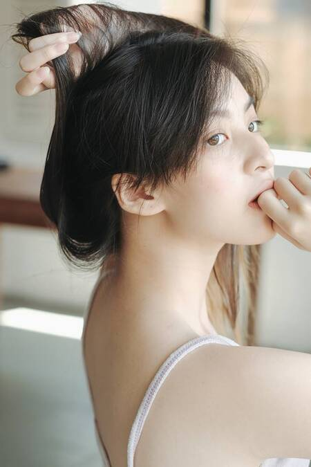 Dù chuyện đã qua khá lâu, thế nhưng khi nổi tiếng thì cô nàng bị dân mạng "đào" lên bài viết liên quan đến SNSD gây ra một làn sóng tranh cãi nảy lửa trong cộng đồng fan K-pop.