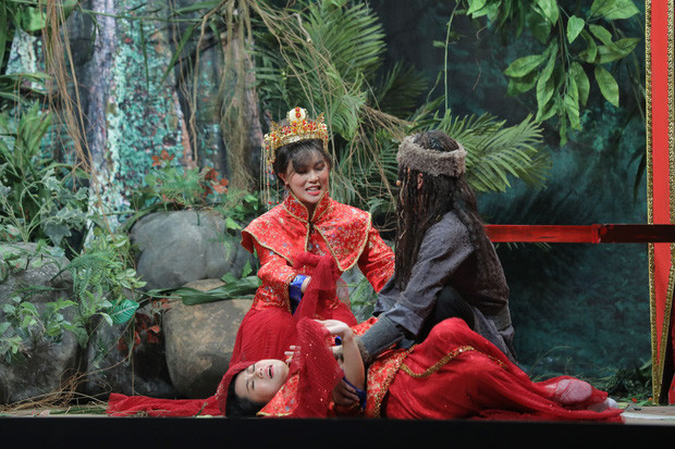 Misthy đã làm cho tên cướp bị hoang mang vì không biết ai là công chúa thật, công chúa giả. Cô còn nhanh trí đưa ra lời đe dọa khiến tên cướp "rợn tóc gáy".