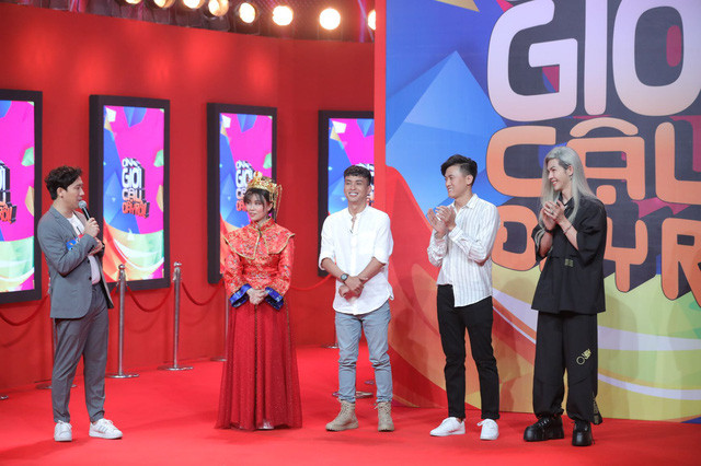 Tập 2 chương trình Ơn Giời! Cậu Đây Rồi vừa phát sóng mới đây gây chú ý với dàn khách mời đặc biệt là Hồ Quang Hiếu, Misthy, Quách Ngọc Tuyên và Denis Đặng.