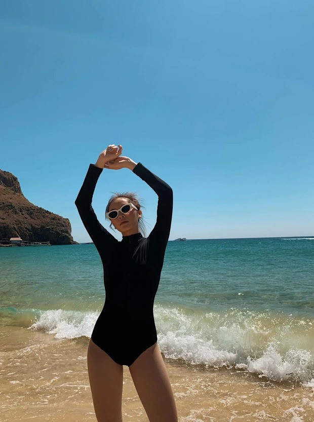 Mỗi bức ảnh của cô nàng đều gây chú ý nhờ chiều cao 1m68, vóc dáng cân đối và vẻ ngoài xinh đẹp.