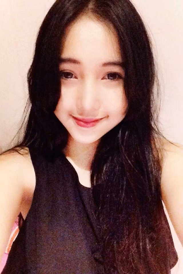 .Nhưng ít ai biết rằng hot girl Lee Balan có một cô em gái xinh đẹp không kém gì chị mình. Được biết, em gái của Lee Balan có tên là Lưu Tuyết Nhi.