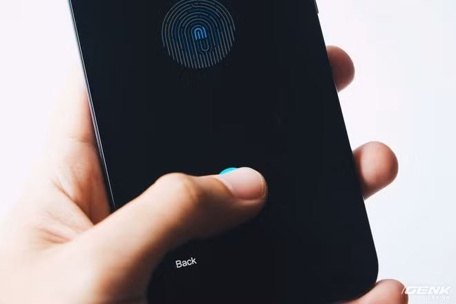 Cho trai la vao phong ngu nho co gai nhan cai ket dang