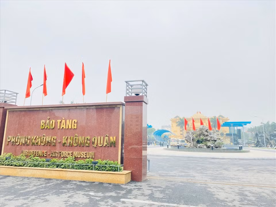 Tọa lạc tại số 173C đường Trường Chinh, phường Khương Mai, quận Thanh Xuân, bảo tàng Phòng Không – Không Quân Việt Nam là lưu giữ nhiều hiện vật, tài liệu về những trận không kích hiển hách của quân đội Việt Nam.