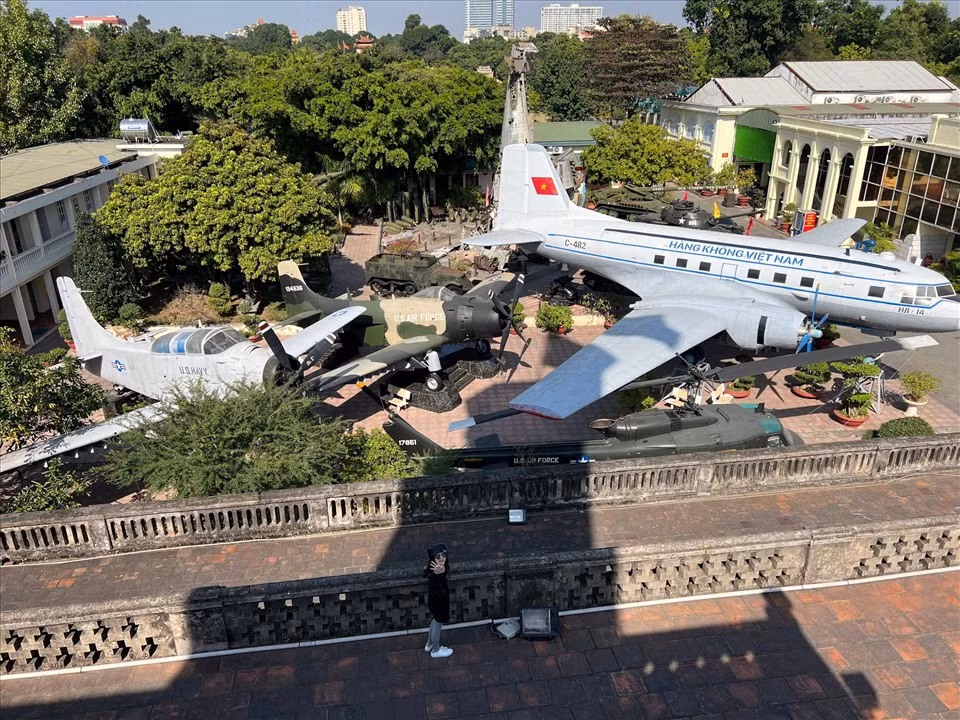 Nằm ở số 28A đường Điện Biên Phủ, quận Ba Đình, bảo tàng Lịch sử Quân sự Việt Nam là một trong sáu bảo tàng lớn của quốc gia, cũng là bảo tàng về quân sự đầu tiên ở Việt Nam.