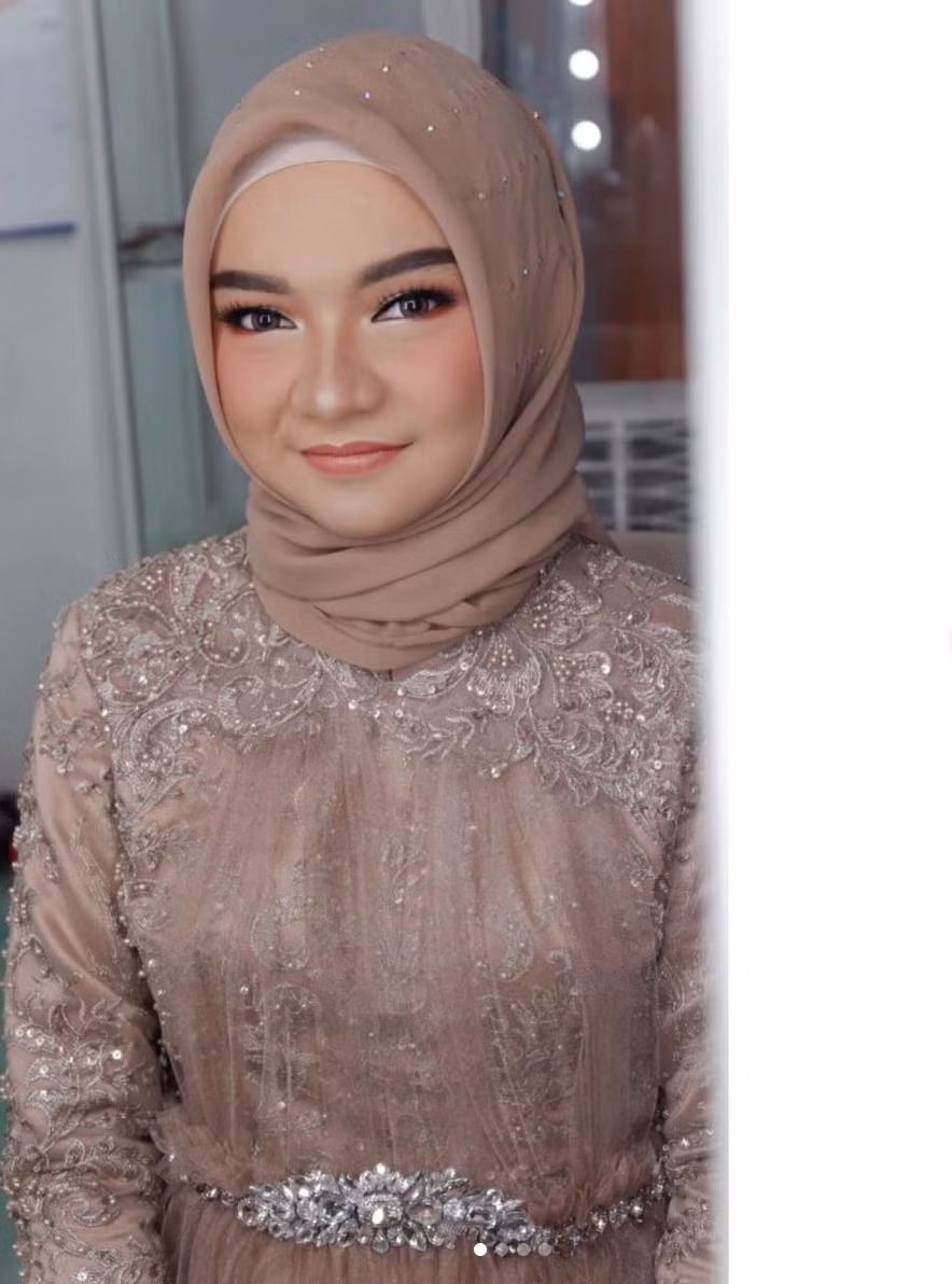 Trước khi trở thành người yêu, Risma Hani luôn thần tượng tiền vệ Witan Sulaeman. Cô nàng được đánh giá là có nhan sắc xinh đẹp và sở hữu nụ cười tươi.