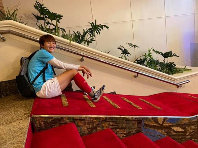 Hải Yến bắt đầu sự nghiệp bóng đá từ năm 14 tuổi. Gia đình, bạn bè chính là động lực lớn nhất giúp cô cố gắng trên sân cỏ.