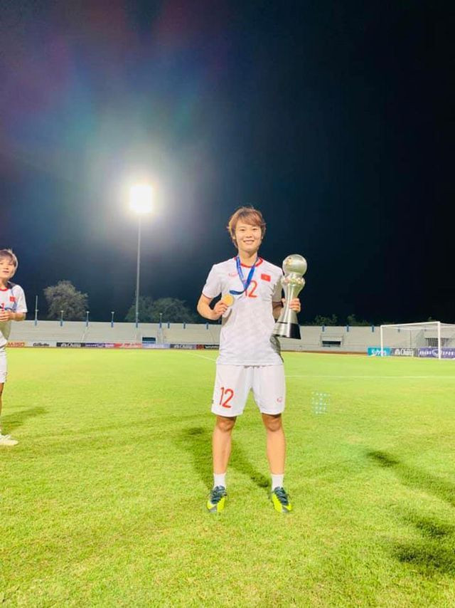 "Cho đến bây giờ điều mình hãnh diện nhất là được trở thành một trong những thành viên của đội tuyển quốc gia, được góp một phần sức nhỏ của mình để nỗ lực đem vinh quang về cho Tổ quốc" - Hải Yến tâm sự.