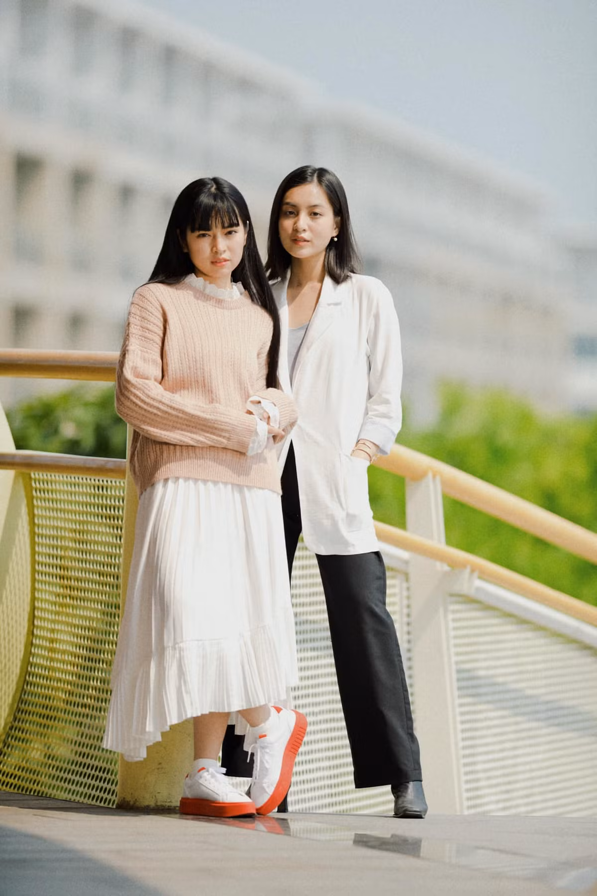 Sau khi phim đóng máy, cặp đôi vẫn dính nhau như sam, thường xuyên gặp gỡ dù lịch trình khá bận rộn. Đặc biệt đôi bạn thân hot girl này còn chăm chỉ rủ nhau đi chụp ảnh chung và tương tác rôm rả trên mạng xã hội.