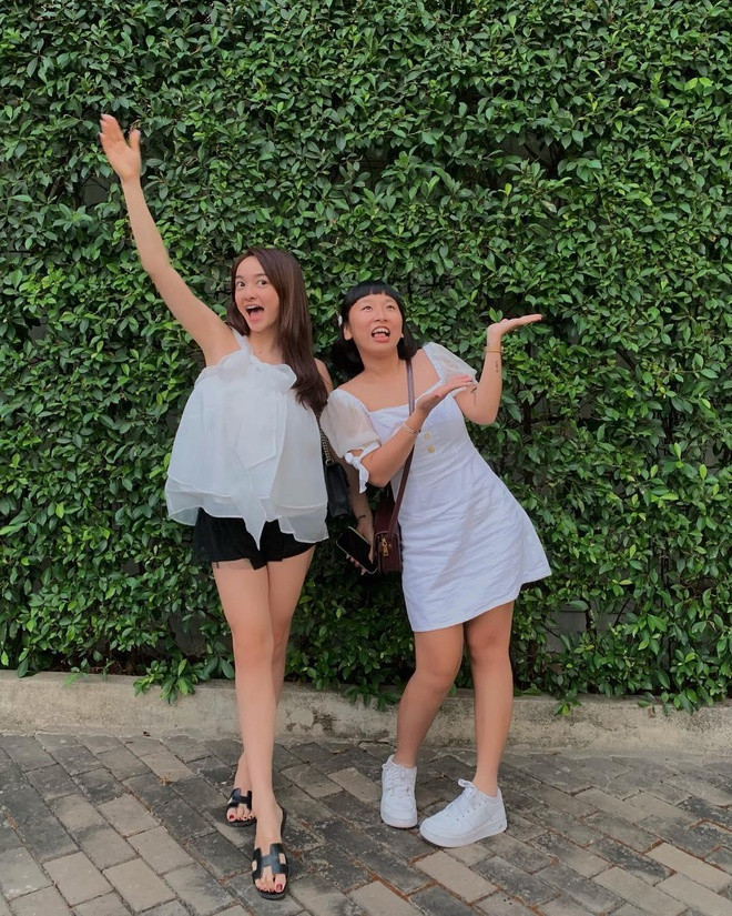 Cặp bạn thân nổi tiếng thường xuyên đi du lịch trong và ngoài nước, "quẩy" fest và thực hiện một loạt các bộ ảnh không thể lầy hơn.