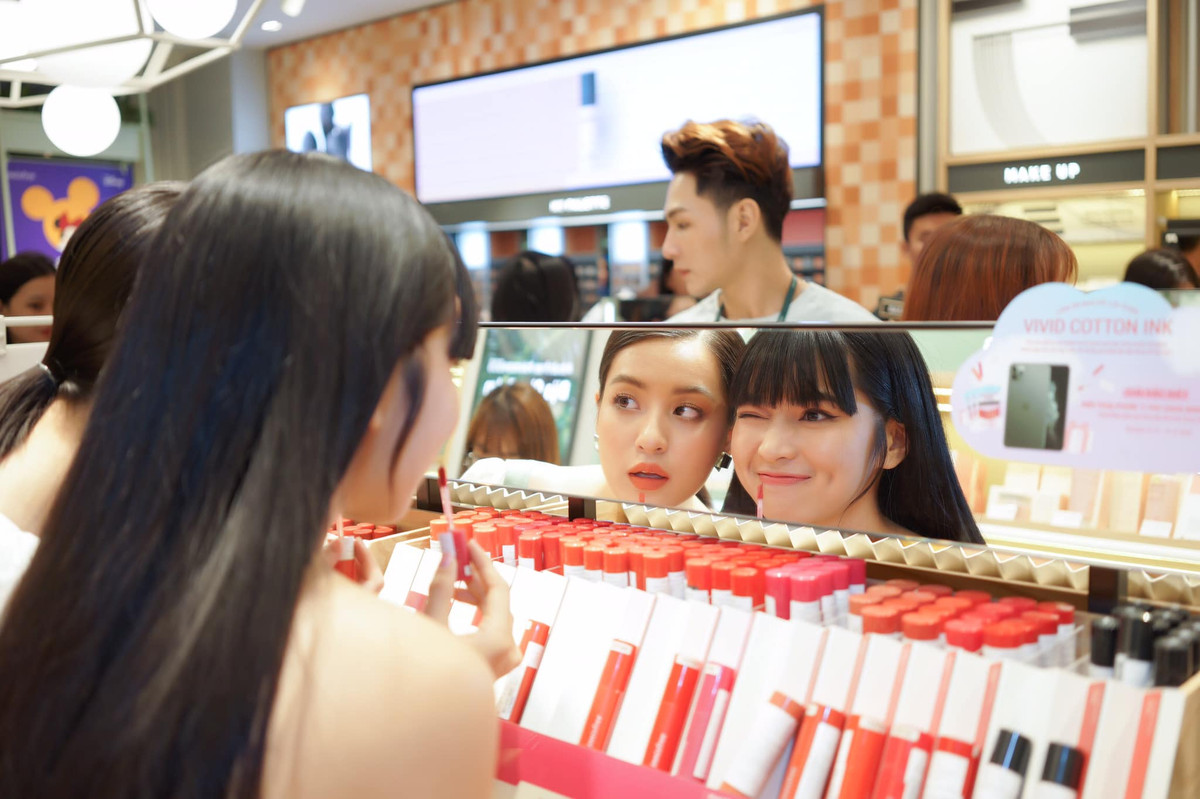 Khánh Vân từng cho biết cô và Thảo Tâm có tính cách cực kỳ ăn rơ, đặc biệt là ở điểm hay nói cười, đùa giỡn.