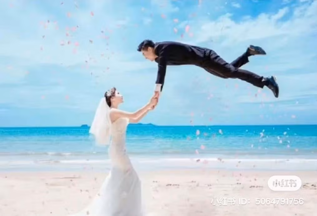 Ảnh cưới với khung cảnh bên bãi biển