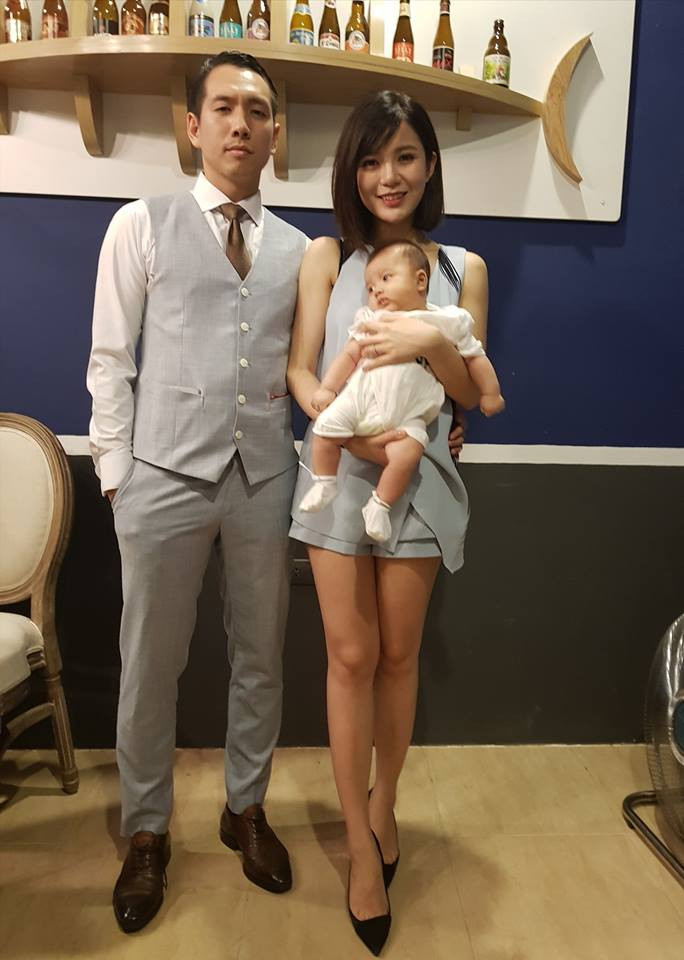 So với các hot mom khác, Tú Linh khá kín tiếng. Trong suốt thời gian thai kỳ, cô rất ít chia sẻ hình ảnh cá nhân lên mạng xã hội. Mặc dù vậy, cô nàng thường xuyên nhận được những lời khen ngợi từ cư dân mạng.