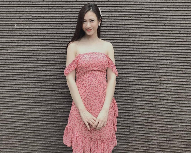 Sau hơn một năm sinh con gái đầu lòng, Trâm Anh (Nguyễn Trâm Anh, sinh năm 1995) từng mệnh danh là "hot girl mặt mộc" được khen ngày càng xinh đẹp, mặn mà.