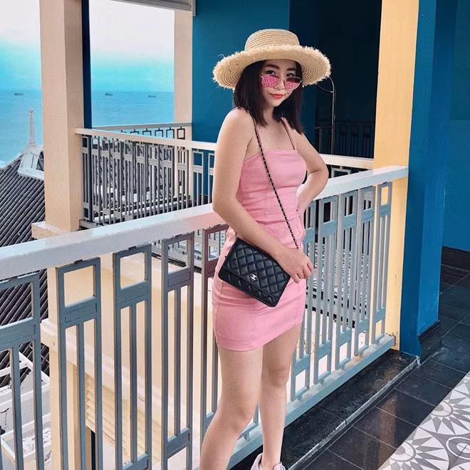 Nam Thương (Nguyễn Nam Thương, sinh năm 1995) kết hôn cùng hot boy “đẹp trai mới có nhiều đứa yêu” Ba Duy vào năm 2015 và hiện có con đầu lòng là bé Đậu.