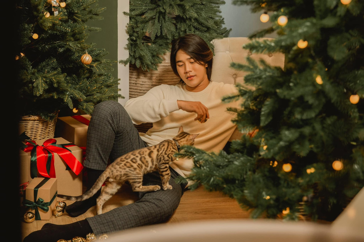 Dường như đoàn làm phim "Mắt biếc" chọn diễn viên rất khéo khi từ dàn diễn viên nữ đến diễn viên nam đều toàn là cực phẩm trai xinh gái đẹp và ai cũng sở hữu một đôi mắt hút hồn.