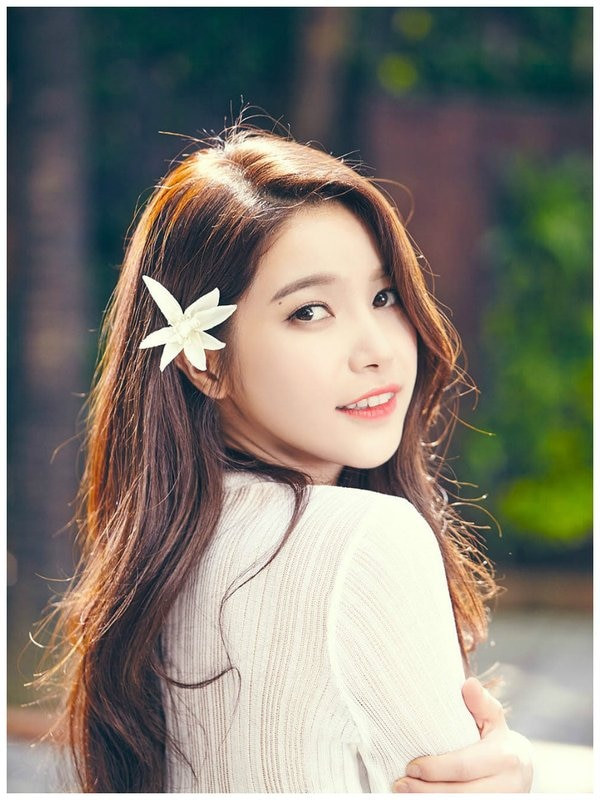 Vào ngày 21/2 vừa qua, Solar đã chính thức bước sang tuổi 30. Điều này khiến nhiều người không khỏi bất ngờ vì vẻ ngoài của cô nàng không khác gì các thiếu nữ.