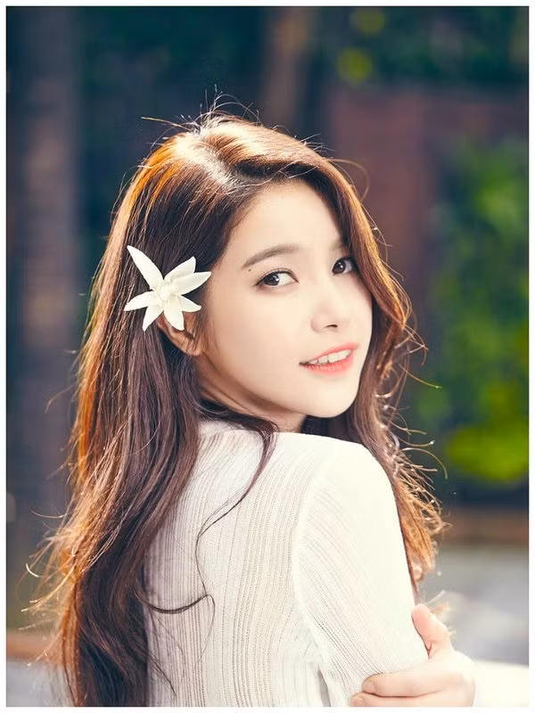 Vào ngày 21/2 vừa qua, Solar đã chính thức bước sang tuổi 30. Điều này khiến nhiều người không khỏi bất ngờ vì vẻ ngoài của cô nàng không khác gì các thiếu nữ.