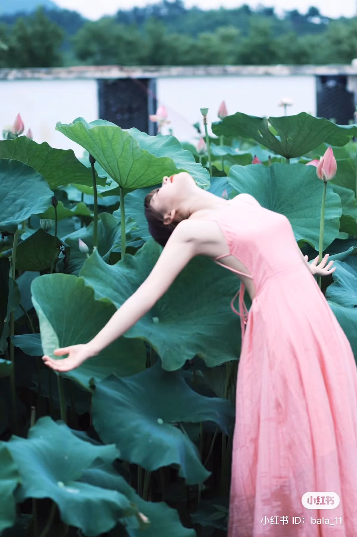 Thần thái của mẫu là không thể chê vào đâu được.