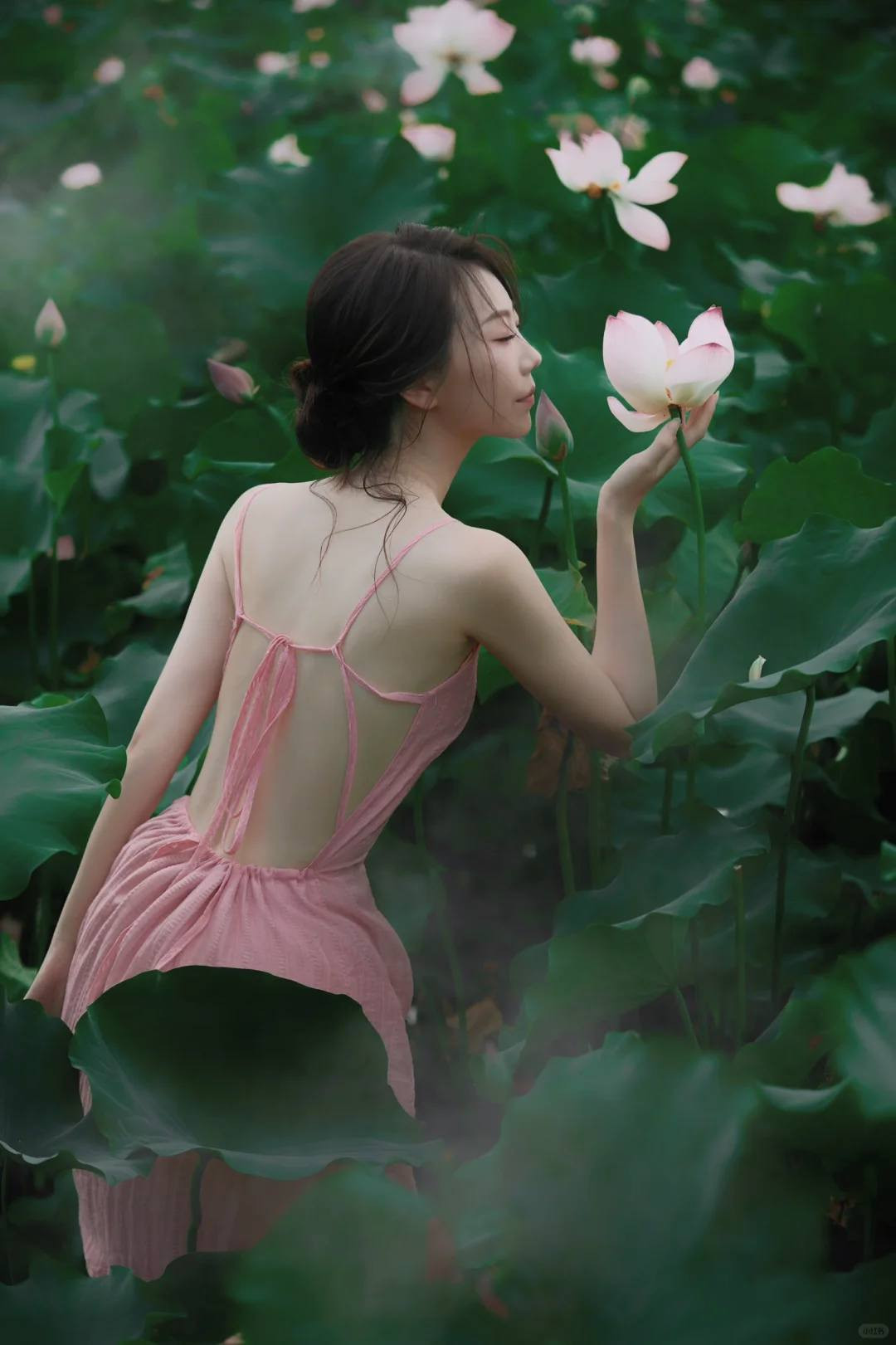 Ở Việt Nam, phong cách chụp ảnh tương tự như vậy cũng khiến nhiều chị em thích thú.