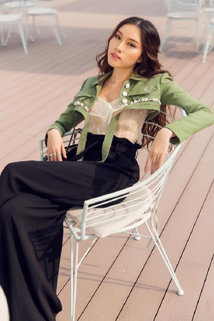 Trước khi gây ấn tượng với vai trò MC, Thanh Huyền từng tham gia cuộc thi "Miss ngôi sao" và dành 2 giải thưởng liên tiếp là Miss thân hình đẹp nhất và Miss tài năng. Ngoài ra, cô cũng lọt top 15 "Hoa hậu Hoàn vũ Việt Nam 2015".