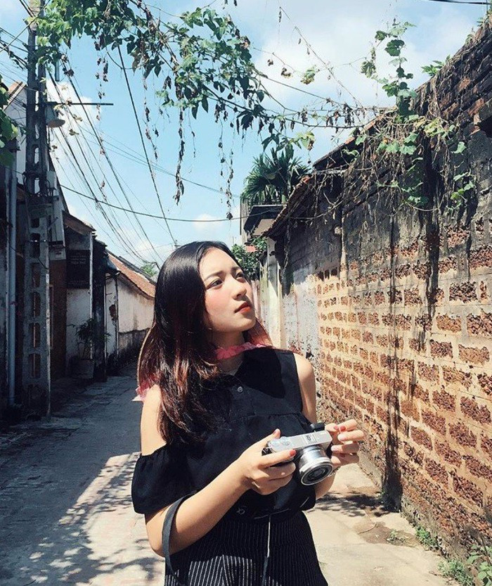 Vũ Phương Thảo khiến nhiều bạn bè ngưỡng mộ khi được cộng tác cho đài VTV với vai trò MC ngay khi còn đi học. Không chỉ vậy, MC 9X còn cân bằng việc học và những chuyến công tác xa nhà của mình.