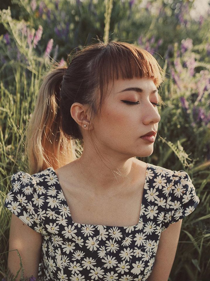 Mới đây khán giả phải xuýt xoa với nét đẹp giống như lai Tây đầy quyến rũ của Xuân Nghi khi cô đăng tải những bức ảnh mới nhất trên trang cá nhân. Từ công chúa nhạc thiếu nhi có nước da nâu khi còn nhỏ, giờ đây người hâm mộ bị hút hồn bởi đôi mắt to tròn, sống mũi cao và khuôn miệng nhỏ xinh xắn.